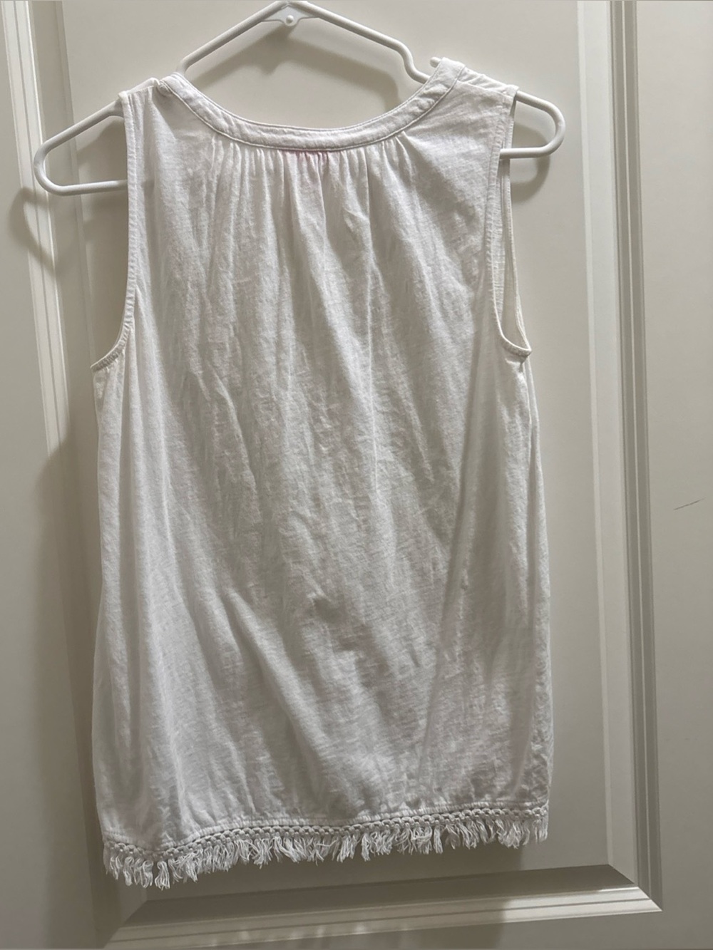 Lilly Pulitzer White Fringe Tank Top V Neck Sleeveless Resortwear Beach XS - Picture 2 of 4